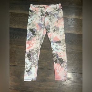 Floral pattern Fabletics leggings
